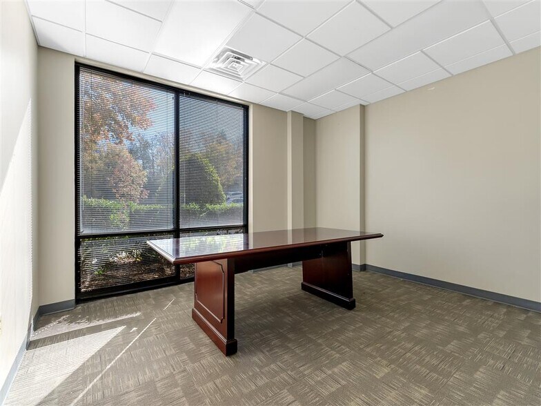 More Photos Of 330 Pelham Rd, Greenville Medical For Lease