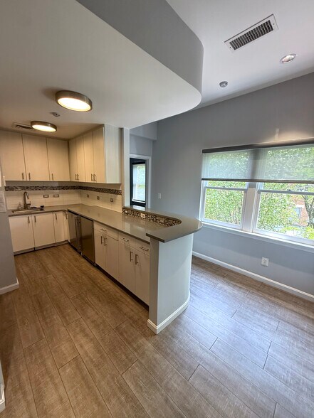 More Photos Of 4200 Evergreen Ln, Annandale Medical For Sale