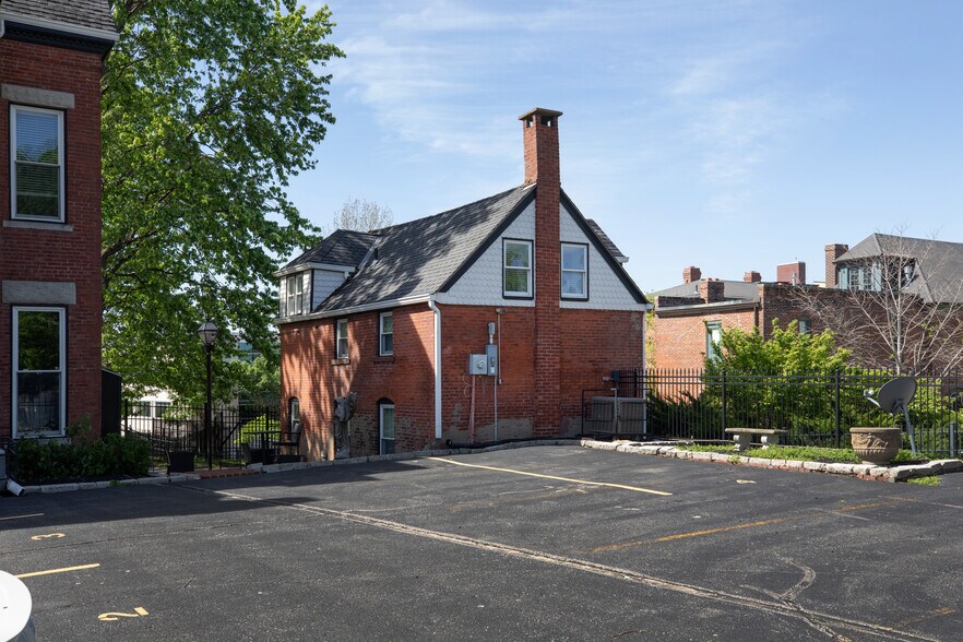More Photos Of 1020 Pennsylvania Ave, Kansas City Specialty For Sale