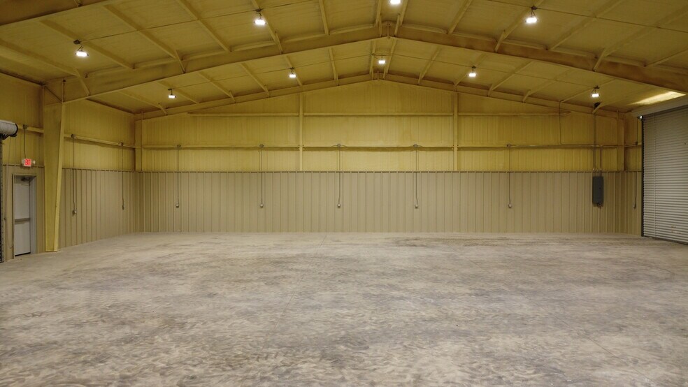 More Photos Of 16013 FM 429, Terrell Flex For Lease