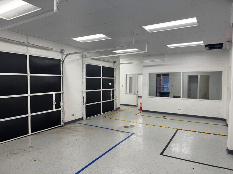 More Photos Of 1403 E Houston St, San Antonio Flex For Lease