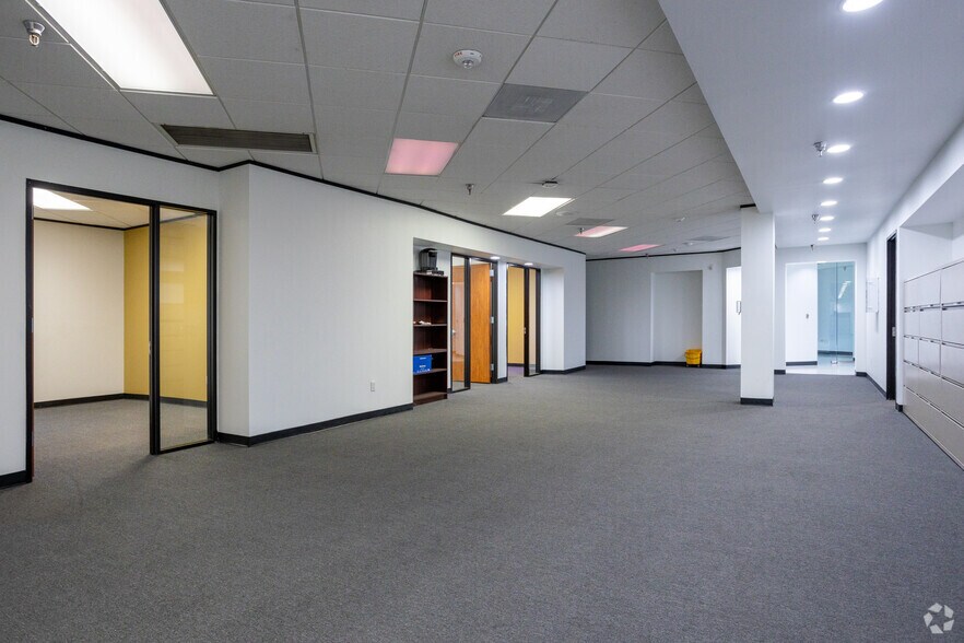 More Photos Of 10600 Corporate Dr, Stafford Warehouse For Lease