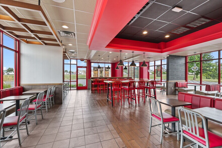 More Photos Of 6007 Gateway Dr, Plainfield Fast Food For Sale