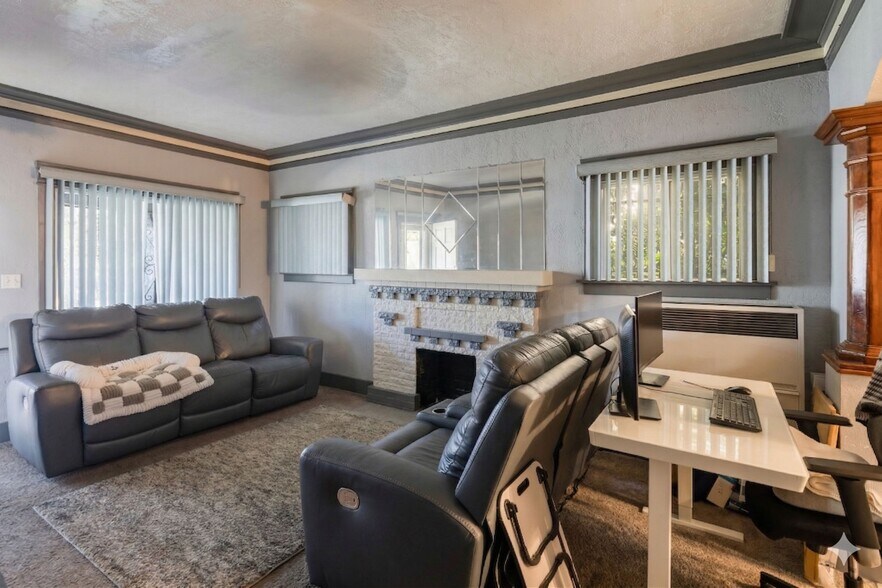 More Photos Of 2822 S La Salle Ave, Los Angeles Apartments For Sale