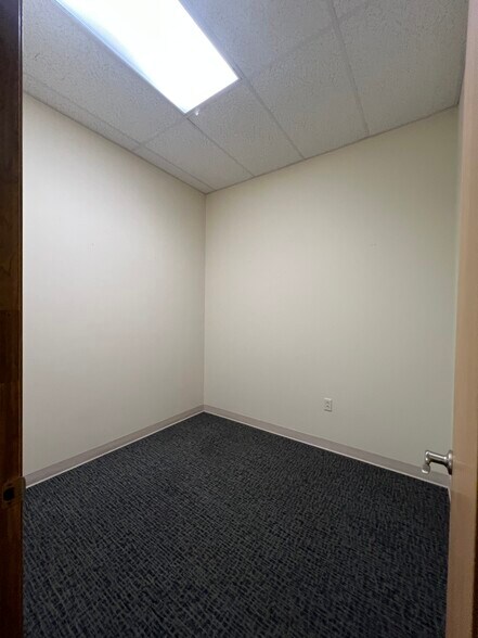 More Photos Of 620 N Madison Ave, Derby Unknown For Lease