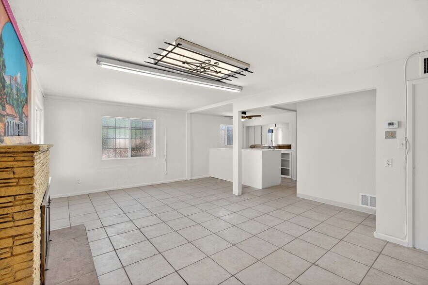 More Photos Of 4401 N 16th St, Phoenix Freestanding For Lease