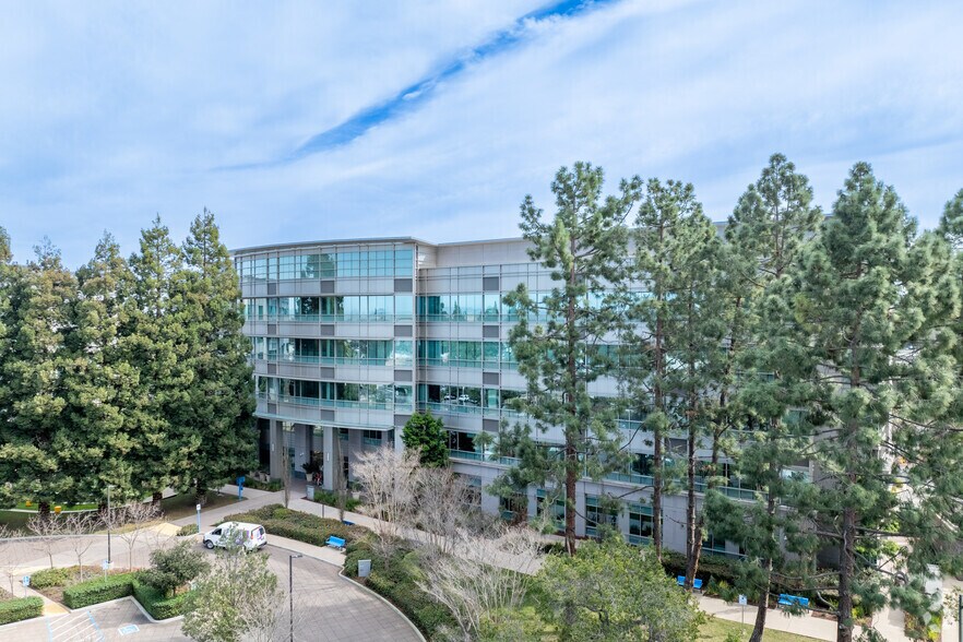 More Photos Of 690 E Middlefield Rd, Mountain View Office For Lease
