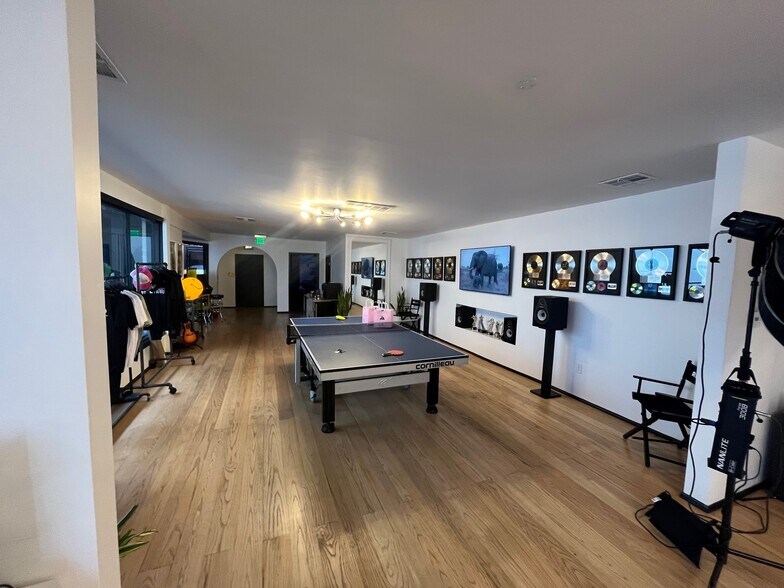 More Photos Of 7910-7928 W 3rd St, Los Angeles Storefront For Lease