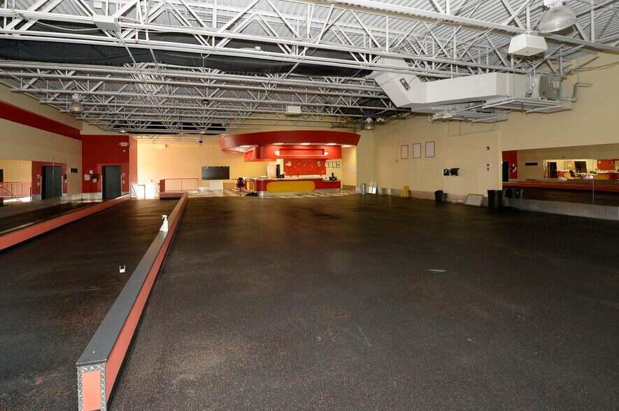 More Photos Of 806 Route 17 N, Ramsey Freestanding For Lease