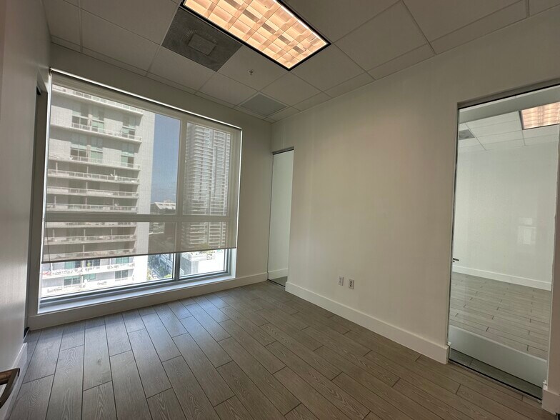 More Photos Of 175 SW 7th St, Miami Medical For Sale