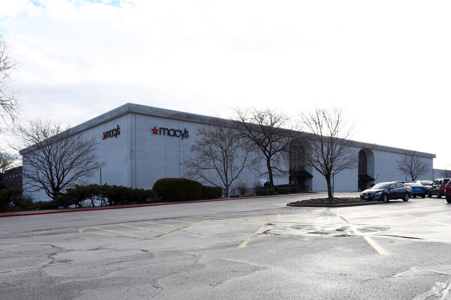 More Photos Of 25801 Brookpark Rd, North Olmsted Department Store For Sale