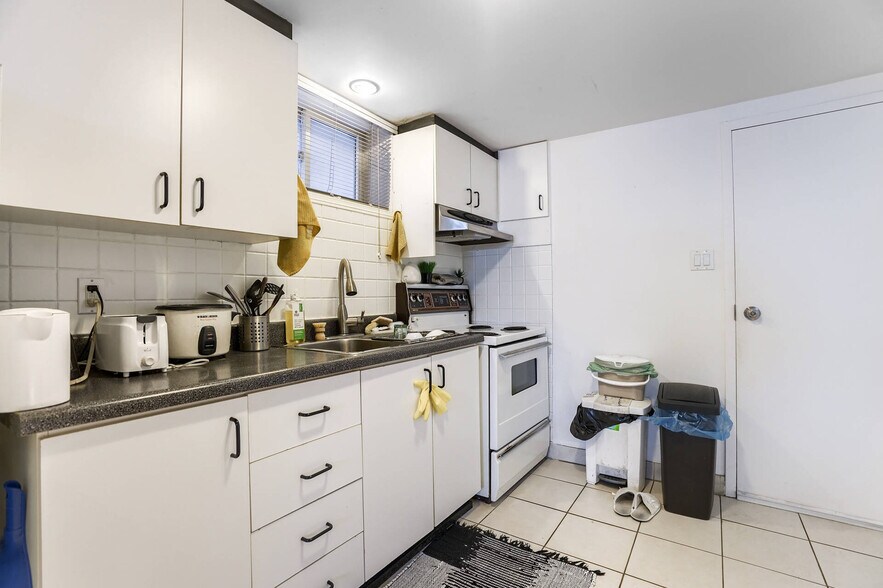 More Photos Of 4 Oriole Gdns, Toronto Apartments For Sale