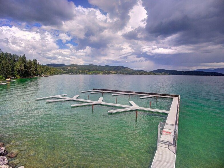 More Photos Of 23113 Rollins Lakeshore Dr, Rollins General Retail For Sale