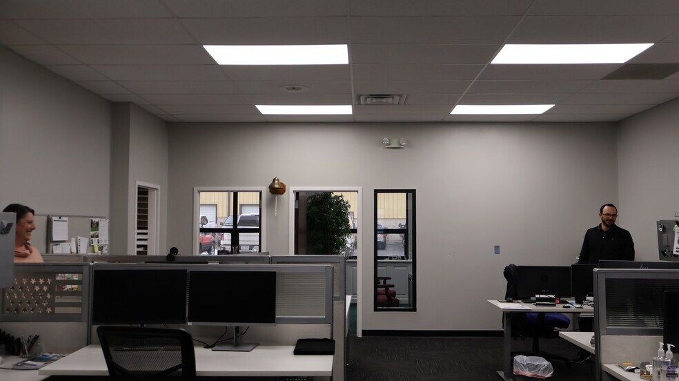 More Photos Of 6330-6332 Flank Dr, Harrisburg Flex For Lease