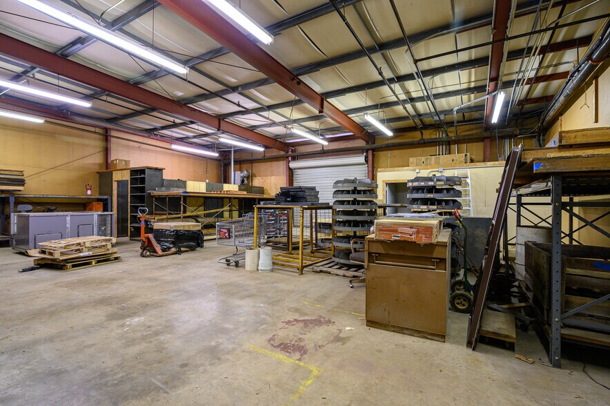 More Photos Of 200 S Armstrong Ave, Denison Storefront For Sale