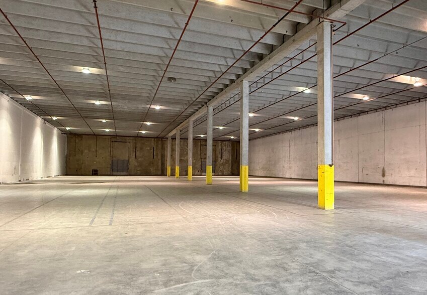 More Photos Of 2001 Australian Ave, Riviera Beach Warehouse For Lease