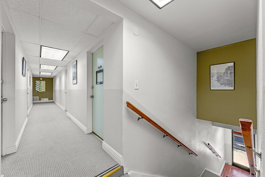 More Photos Of 2741 Franklin Blvd, Sacramento Storefront Retail Office For Sale