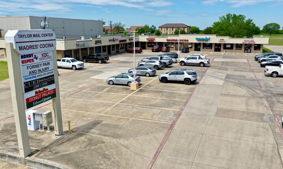 Primary Photo Of 425 Pinson Rd, Forney General Retail For Lease