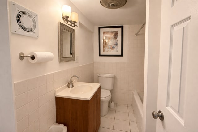 More Photos Of 714 1st Ave SW, Largo Specialty For Sale