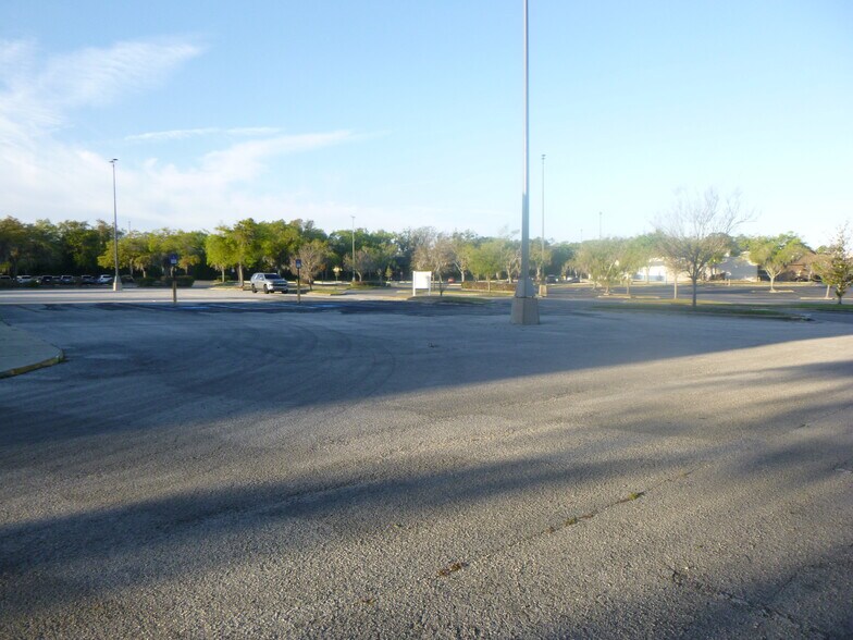 More Photos Of 3100 SW College Rd, Ocala Unknown For Lease