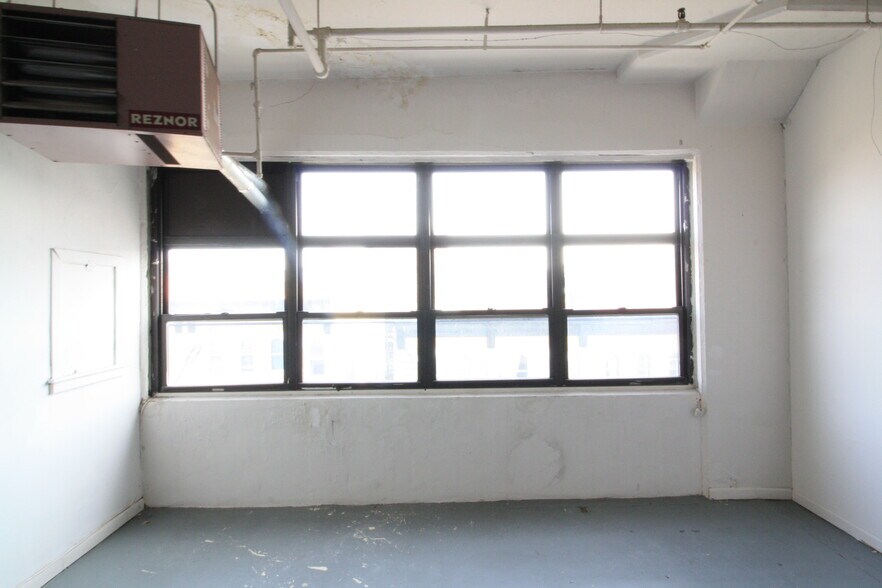 More Photos Of 49 Wyckoff Ave, Brooklyn Warehouse For Lease