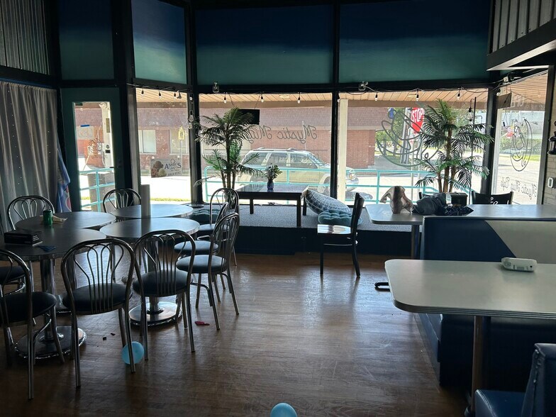 More Photos Of 7 E Muskegon St, Kent City Storefront Retail Residential For Sale