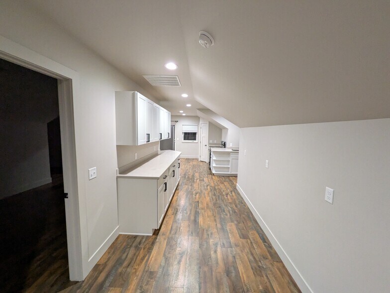 More Photos Of 6891 Grand Ave, Billings Service For Lease