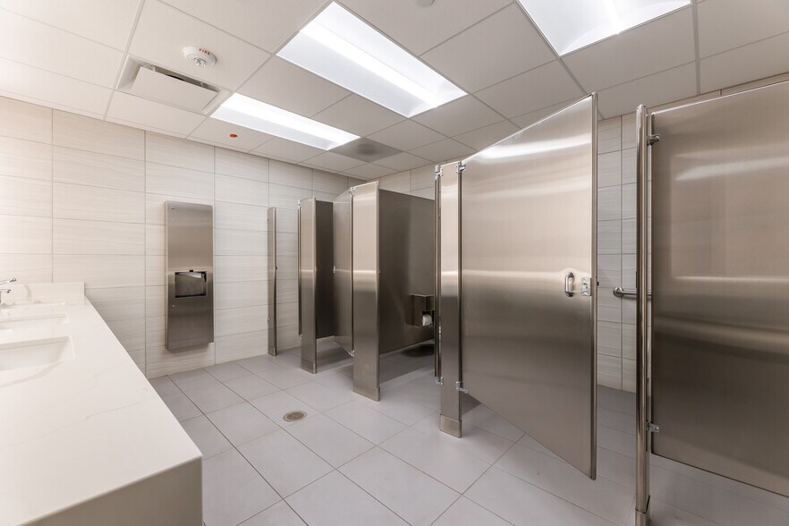 More Photos Of 6500 West Loop South, Bellaire Medical For Lease