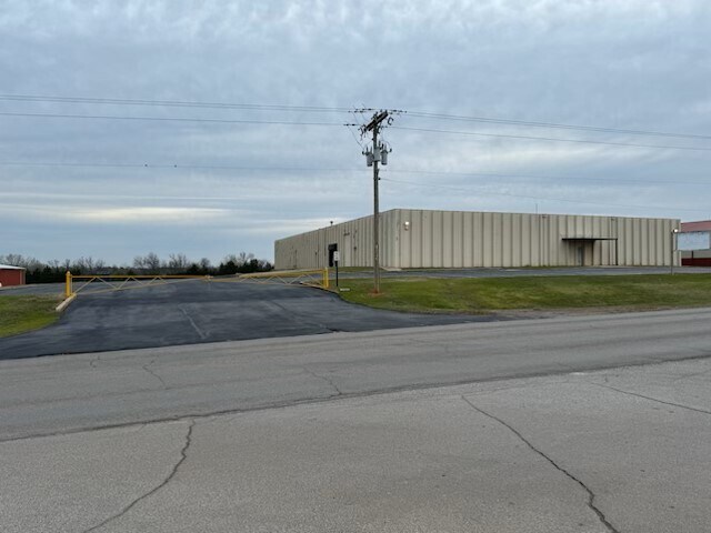 More Photos Of 1103 E Maguire Rd, Noble Light Manufacturing For Sale