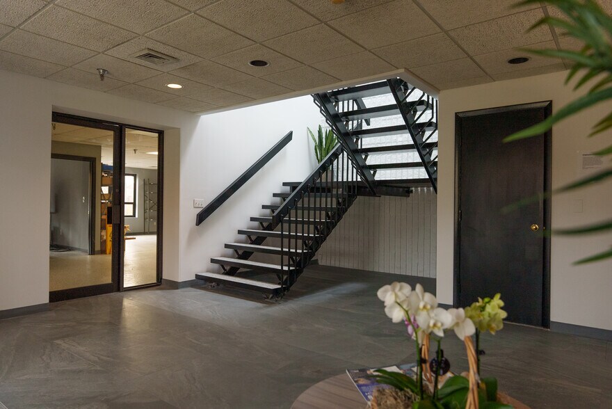 More Photos Of 22 Commerce Rd, Newtown Light Manufacturing For Lease