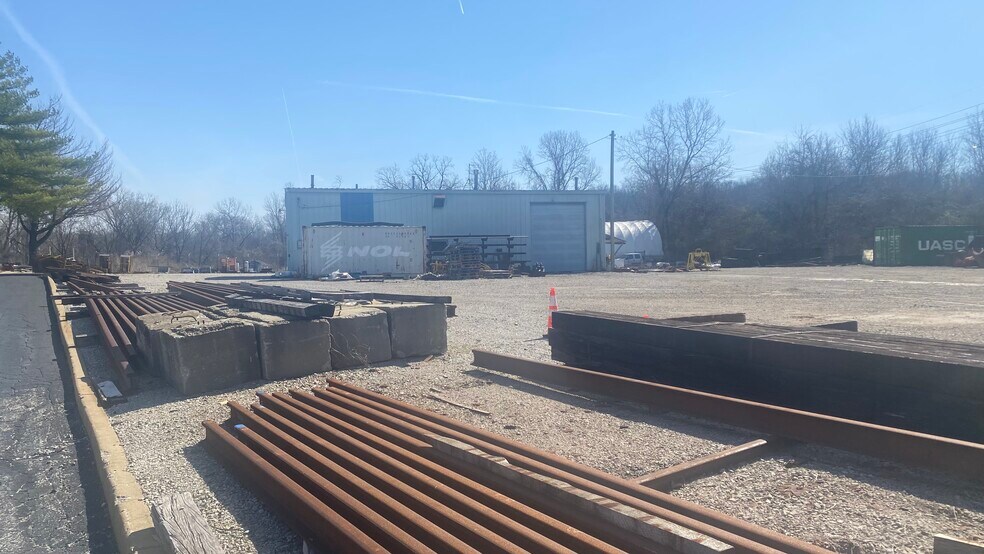 More Photos Of 4301 Bridgeton Industrial Dr, Bridgeton Flex For Lease