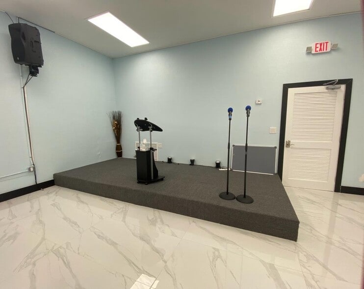 More Photos Of 17 NE 1st Rd, Homestead Storefront Retail Office For Sale
