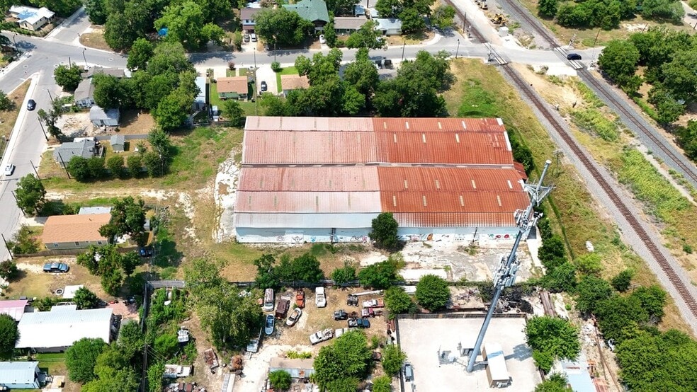 More Photos Of 312 Camacho St, San Marcos Warehouse For Sale