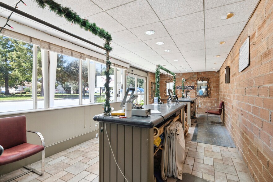 More Photos Of 5325 Canal Blvd, New Orleans General Retail For Sale