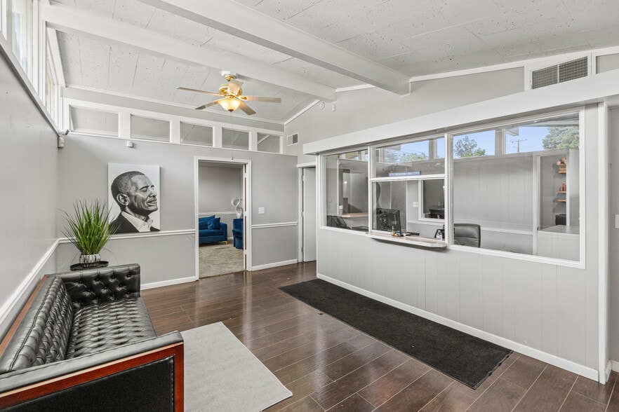 More Photos Of 2702 Flushing Rd, Flint Office For Sale