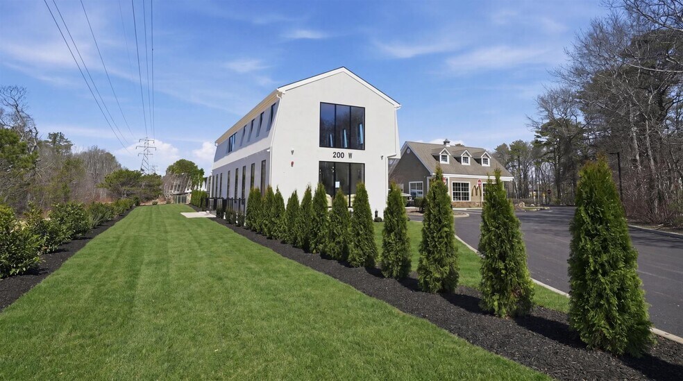 More Photos Of 200 W Montauk Hwy, Hampton Bays Freestanding For Lease
