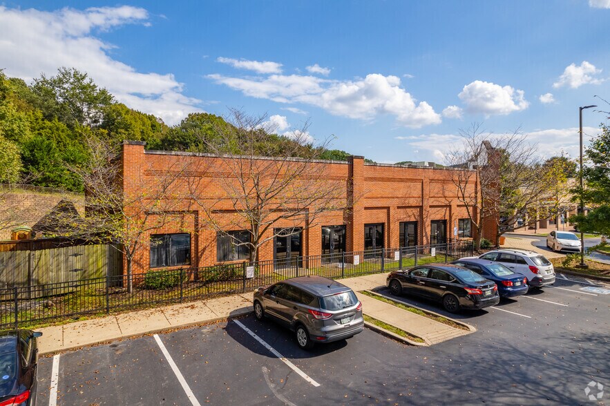 More Photos Of 330 Mayfield Dr, Franklin Freestanding For Lease