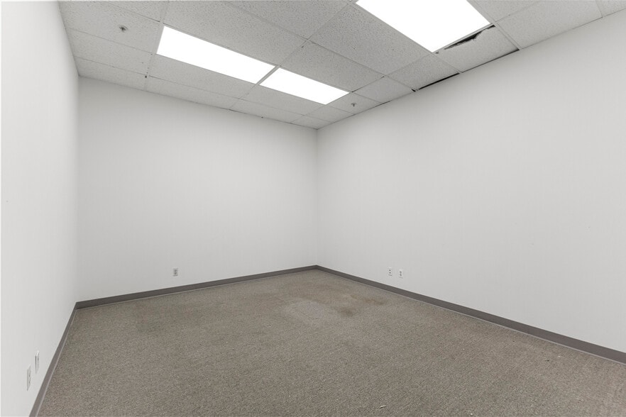 More Photos Of 35425 W Michigan Ave, Wayne General Retail For Lease