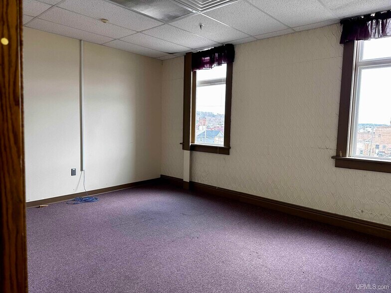 More Photos Of 308 Cleveland Ave, Ishpeming Medical For Sale