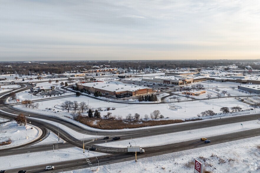 More Photos Of University Ave NE, Blaine Land For Lease