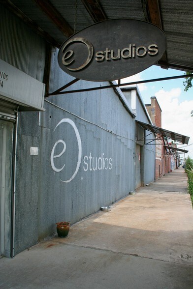 More Photos Of 160 Tracy St, Athens Flex For Lease