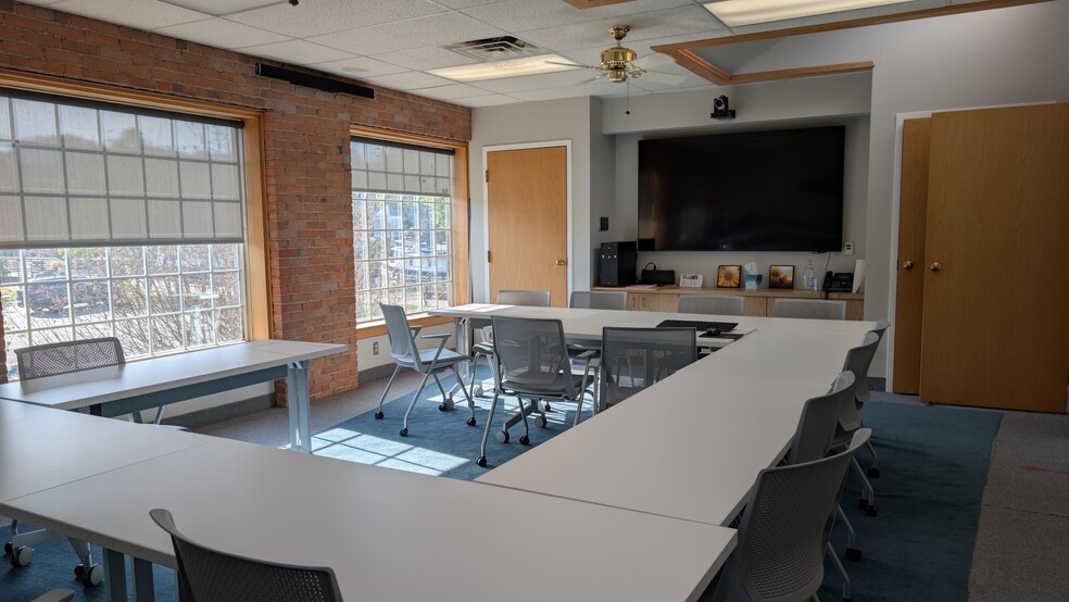 More Photos Of 10 Liftbridge Ln E, Fairport Loft Creative Space For Lease