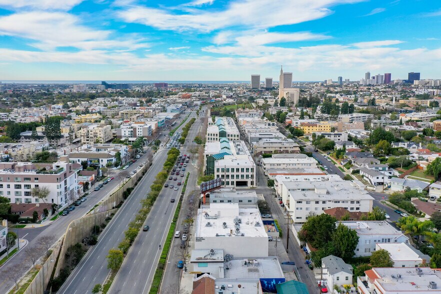 More Photos Of 10537 Santa Monica Blvd, Los Angeles Medical For Lease