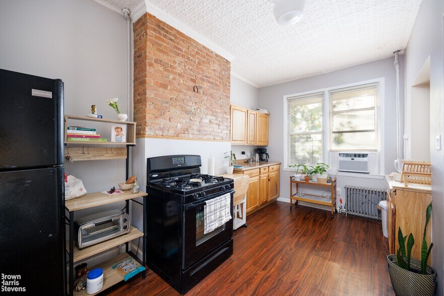 More Photos Of 97 Newell St, Brooklyn Apartments For Sale