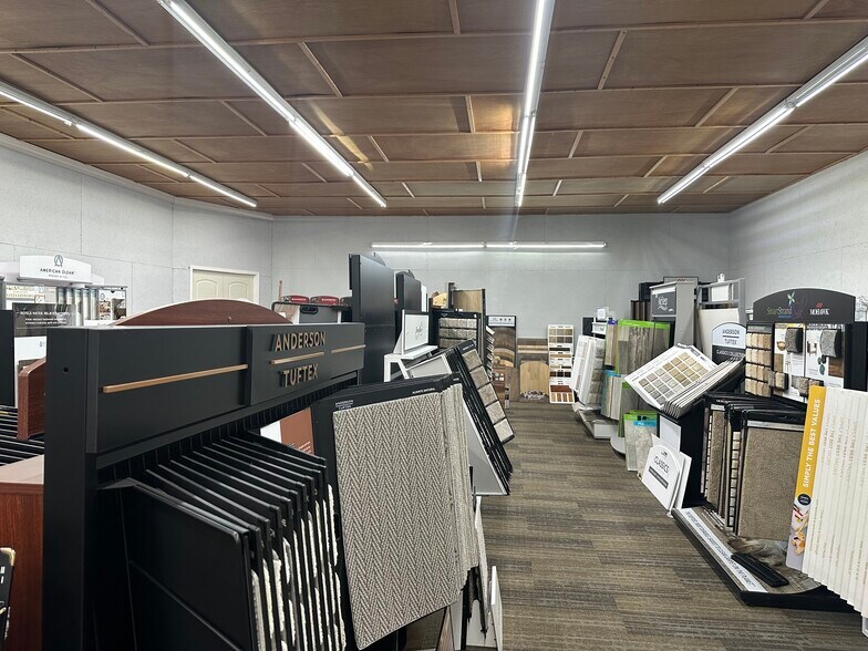 More Photos Of 455 E Main St, Parsons General Retail For Sale