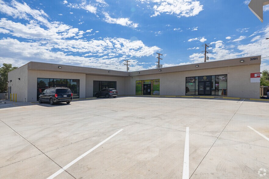 Primary Photo Of 3201 Oak, Phoenix General Retail For Lease