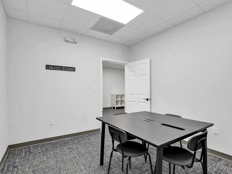 More Photos Of 8801 Business Park Dr, Fort Myers Warehouse For Lease