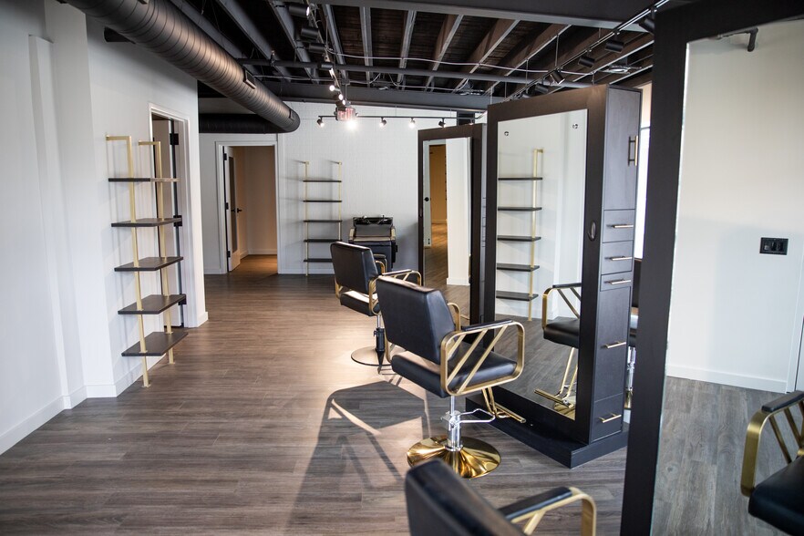More Photos Of 443 E Grand Ave, Beloit Storefront Retail Office For Lease