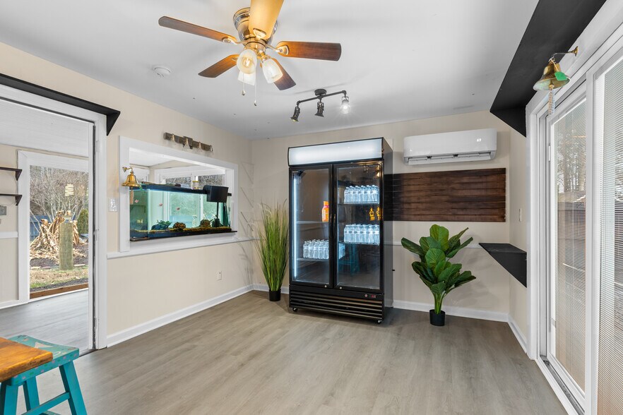 More Photos Of 16011 Cobb Island Rd, Newburg Garden Center For Lease