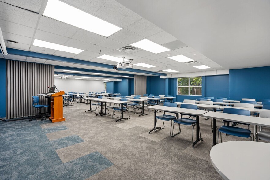 More Photos Of 1411 W Main St, League City Schools For Sale